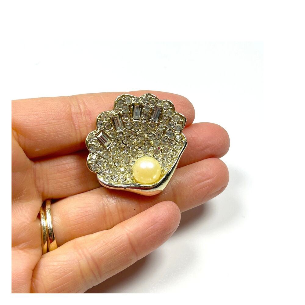 Seashell Rhinestone Brooch Gold Tone Faux Pearl Vintage Mid Century Coastal